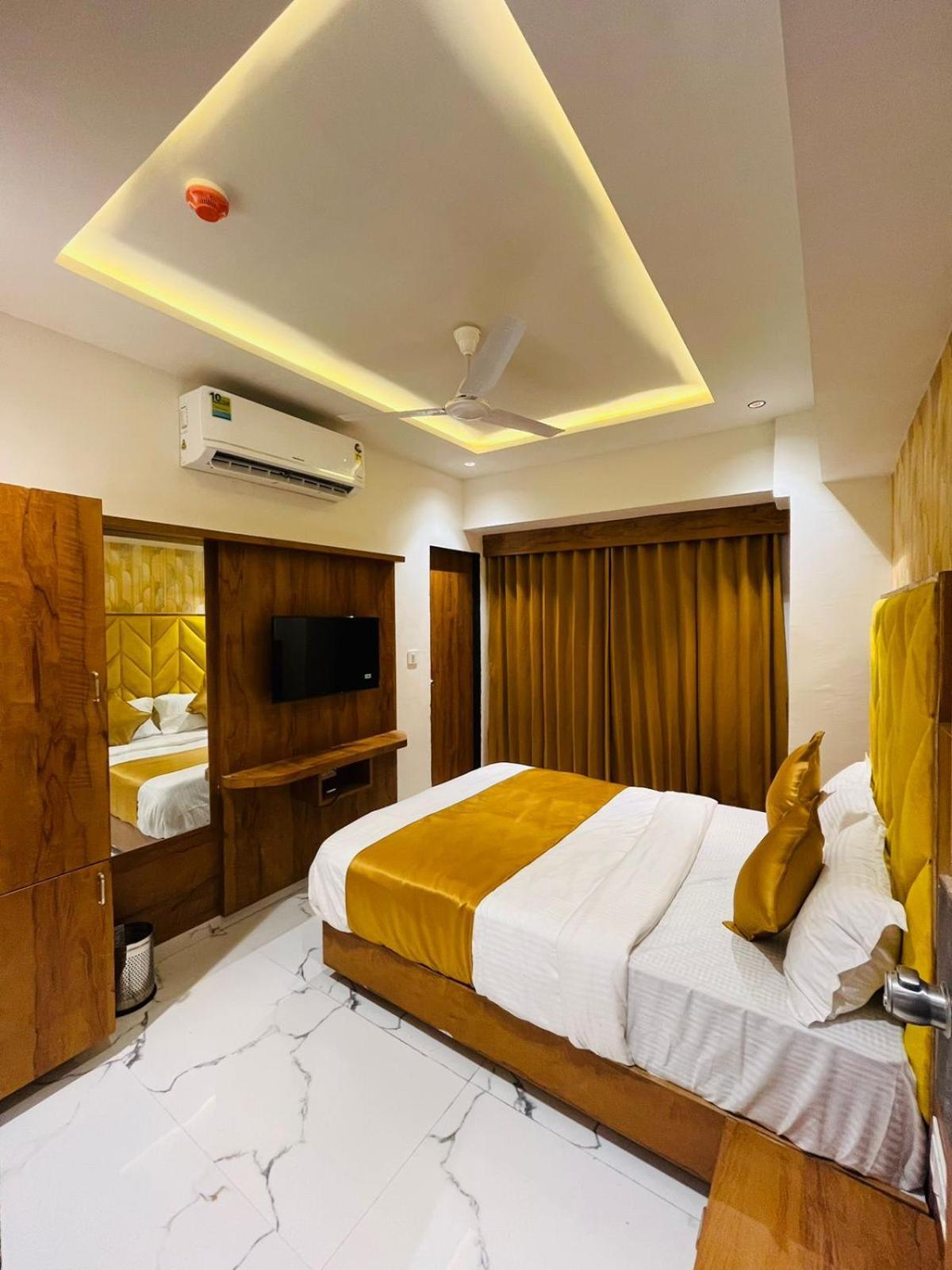 Hotel Paramount Villa Gandhinagar Exterior photo
