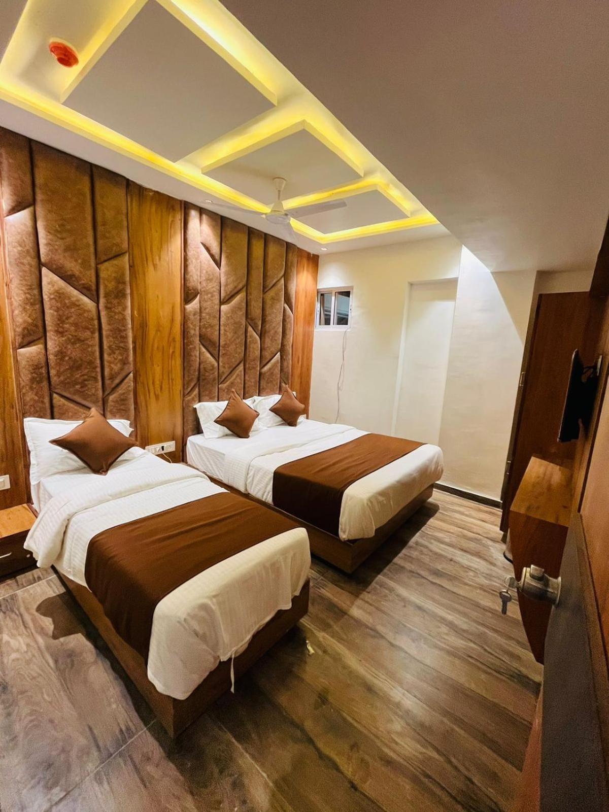 Hotel Paramount Villa Gandhinagar Exterior photo